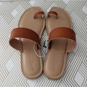 Universal Thread Womens Juno Toe Ring Flat Sandals Cognac Multisize NWOB
